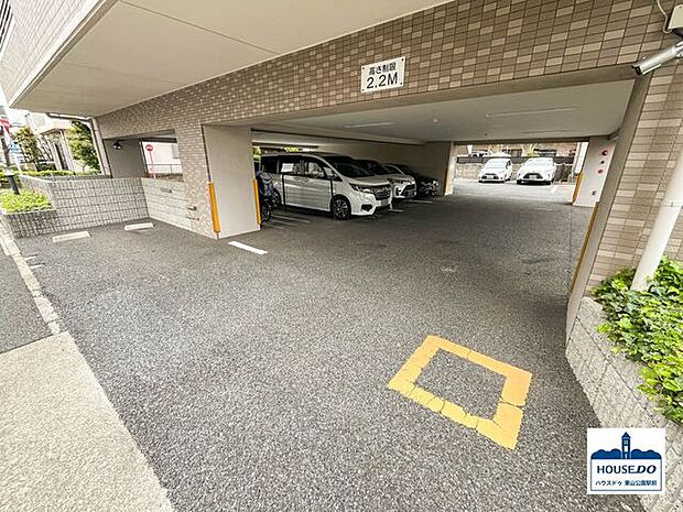 屋内駐車場です。