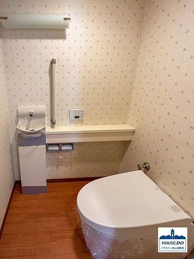 タンクレスで空間の広さをゆったりとられたトイレ
