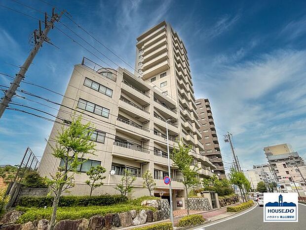 このマンションの2階に位置しているお部屋です。名城線・鶴舞線「八事駅」まで徒歩約5分の好立地！