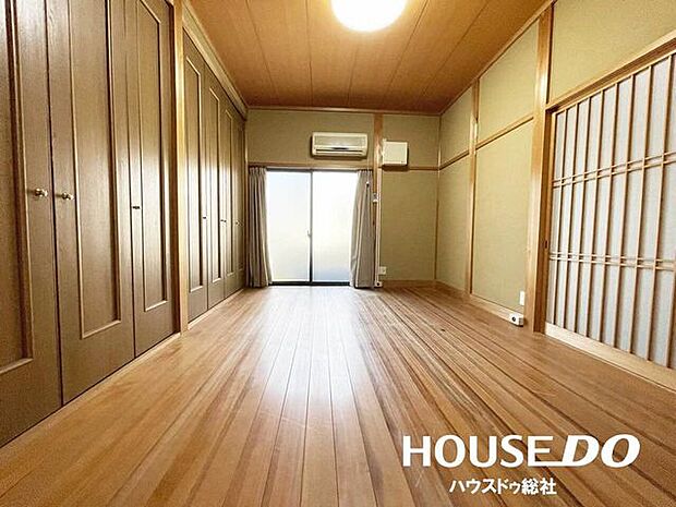 シンプルなお部屋だからこそ趣味に合わせて快適に使えますね♪ 自分だけの素敵な空間を作ってください♪