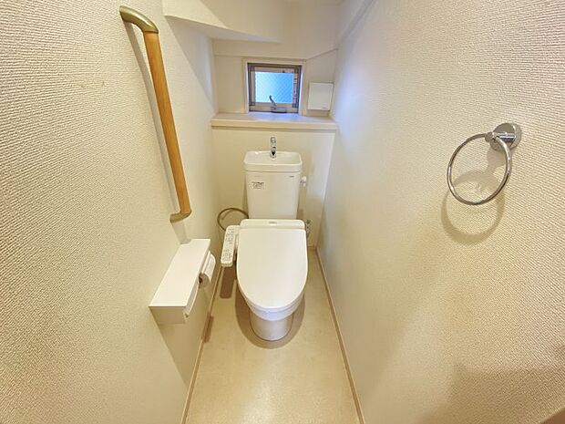 トイレは各階にございます！手すり付きの為思わぬ転倒事故も防げます◎