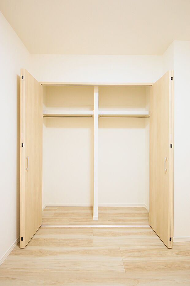 収納スペース充実　お部屋を広く使えます。各居室に収納スペースを確保しています。