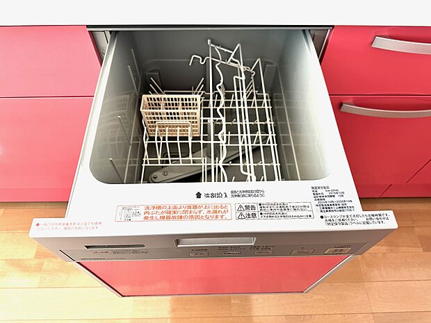 1階2階共にキッチンには食洗機があります。（写真は1階キッチン）