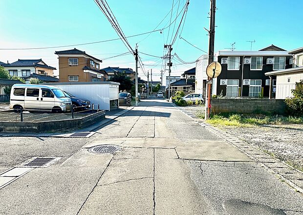 北東接道幅は約5.5ｍです。至東新潟駅方面です。