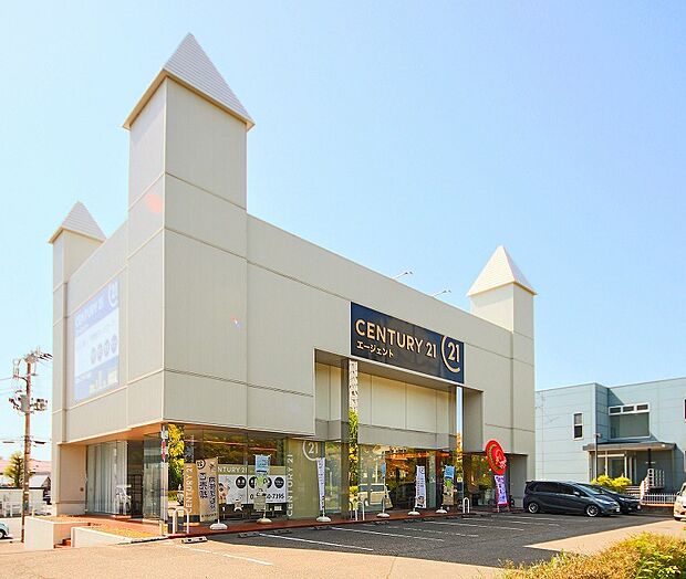 新潟県庁の目の前に店舗がございます。新光町交差点より、すぐの白い建物です。新潟バイパス女池ICからのアクセス良好です。