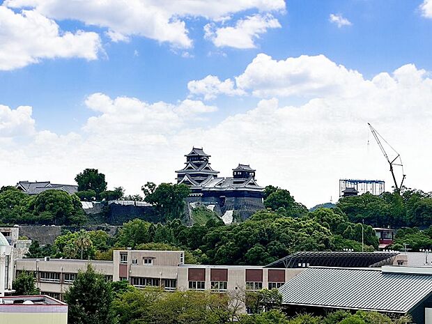 バルコニーからの景色は熊本城が見えます♪