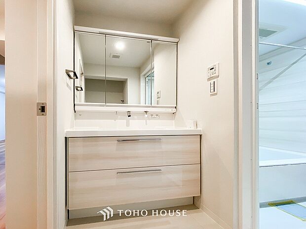 洗面台・洗面所落ち着いた空間を演出するカラーと、ゆったりお使い頂ける広さが魅力のパウダールーム。