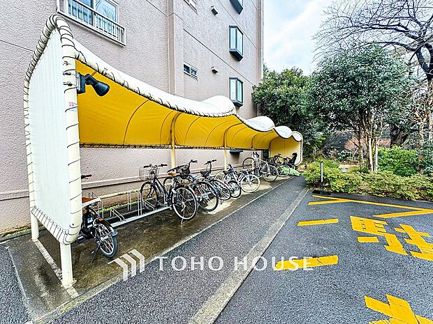 屋根付きの自転車置き場もあり安心です。