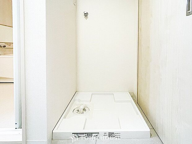 洗濯機を配置しても十分なスペースを確保しております。