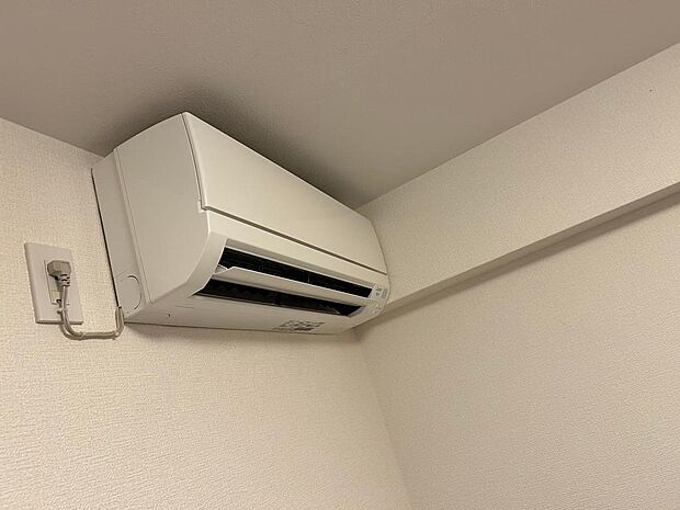 室内には新規でエアコンが設置されておりますので、引っ越し後の初期費用を抑えることができますね。