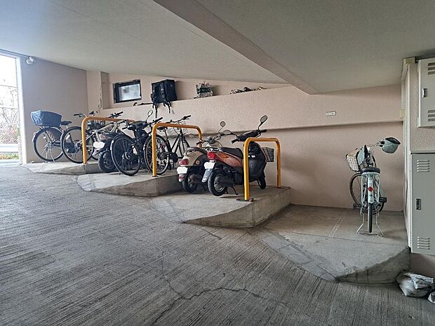 ●敷地内に自転車・バイク置場がございます！