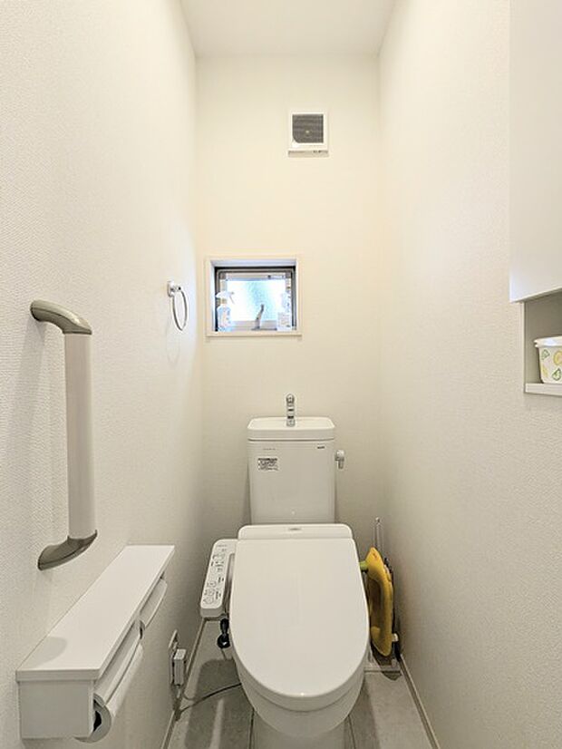 安全を配慮し、トイレは手摺を標準設置