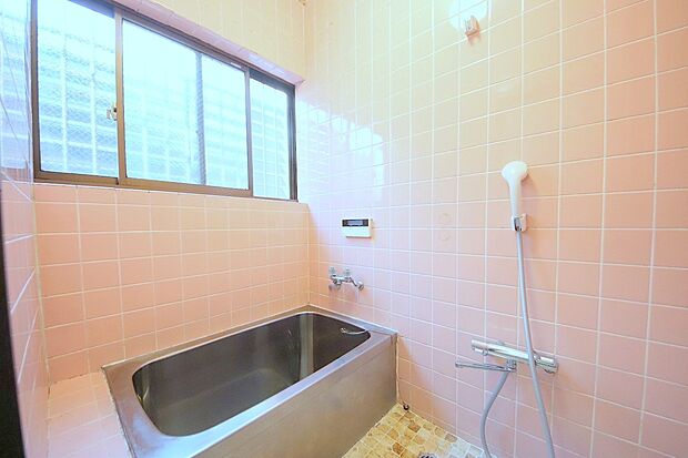 室内（2024年3月）撮影 あかるくて、換気もできる浴室
