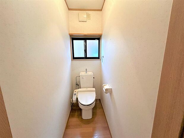 1階トイレ、2階にもトイレがございます