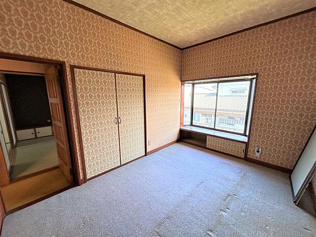 【リフォーム中】2階洋室は壁紙・床を張替て行きます。