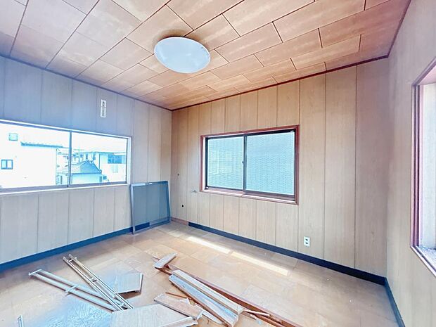【リフォーム中】2F洋室です。床材・壁紙の張替えを行います。3尺幅のオープンクローゼットを造作します。