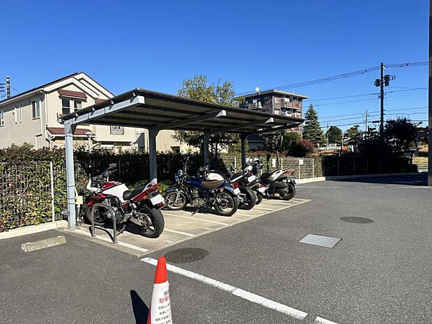 バイク置き場：空き無／月額700円〜1000円