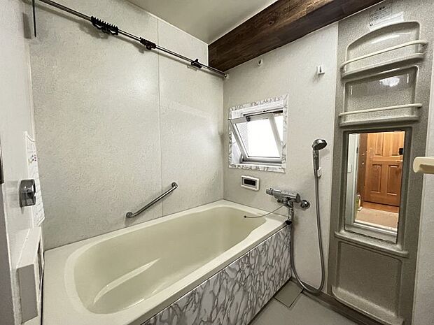 マンションには珍しい窓がある浴室！換気も一気にできて便利です。