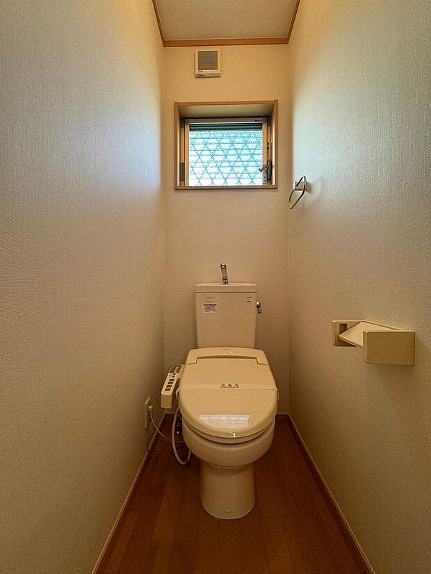 トイレは１階、2階どちらにもにありウォシュレット機能付き！