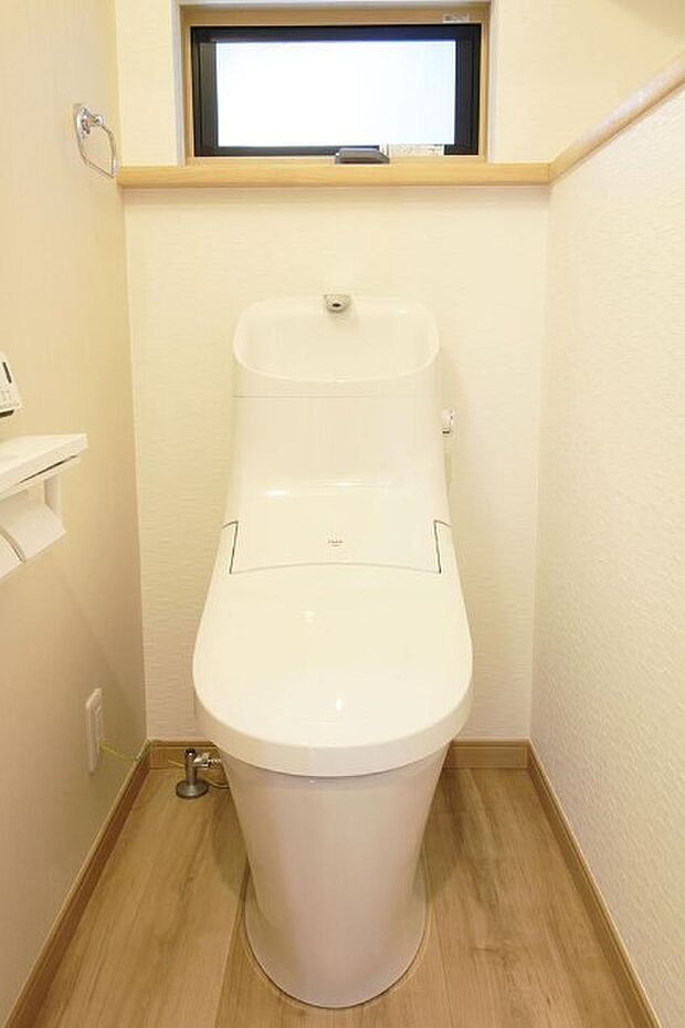 快適な生活を送るための必須アイテムとなった洗浄機能付トイレ。おしり洗浄、ビデ洗浄、暖房便座の3つの機能を標準装備しています。