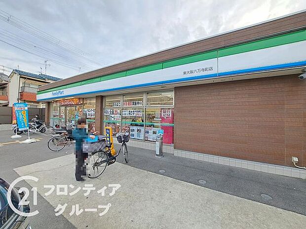 ファミリーマート東大阪六万寺町店 徒歩6分。 450m