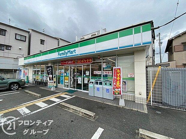ファミリーマート東大阪中石切店 徒歩4分。 290m