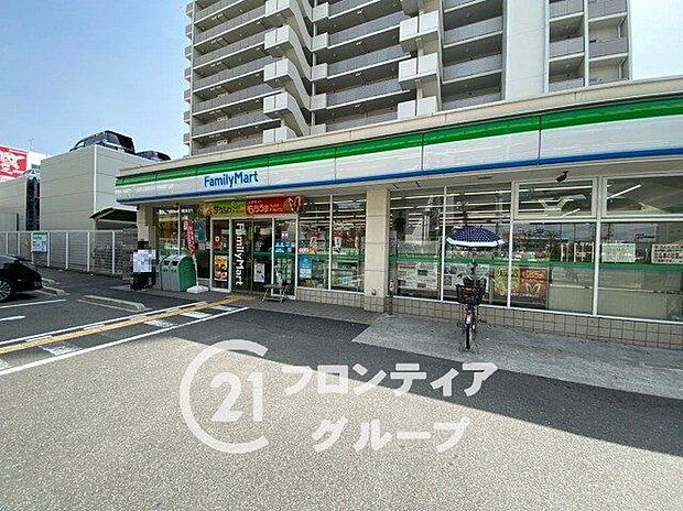 ファミリーマート吉田駅南店 70m
