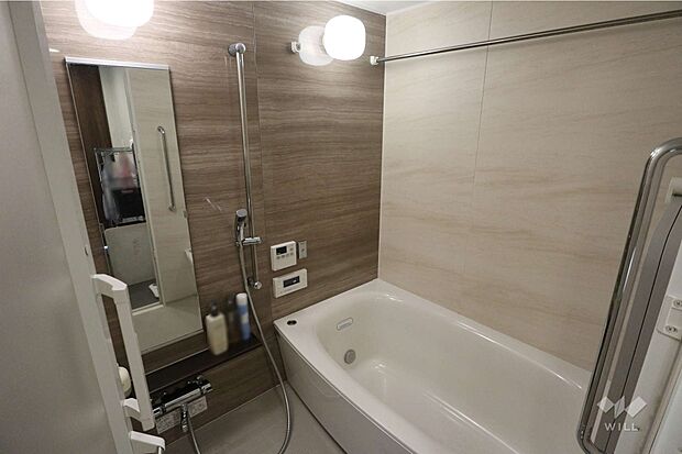 浴室。1418サイズのゆったりとしたお風呂です。酸素美泡湯機能付き。疲れた体を癒してくれます。