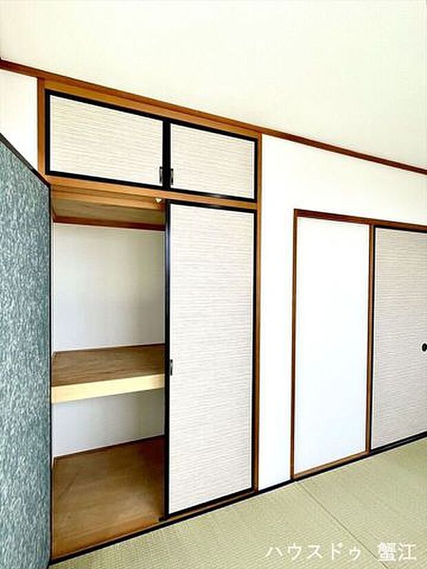 3階和室収納：上下二段の本格的な構造の押入は、重たい物や布団など嵩張る寝具も安心して収納できます。