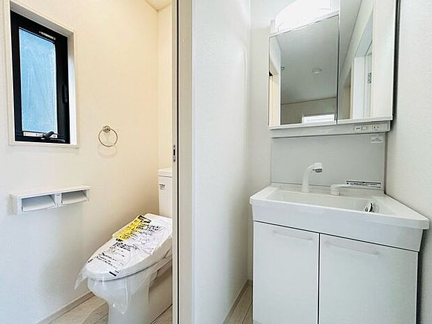 ◇2階のトイレ横には洗面台があります♪