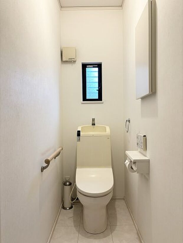 温水洗浄便座のトイレ！！もちろん2階にもトイレがございます！！
