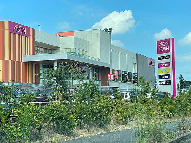 ショッピングセンター 1300m イオンタウンユーカリヶ丘(食品のお買い物はもちろん日々の暮らしに便利な専門店が揃ったショッピングセンター！)