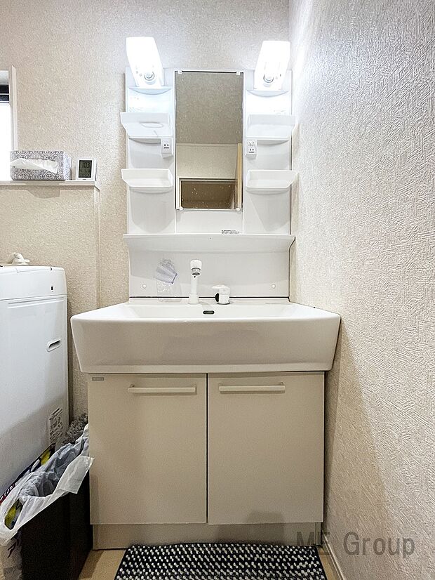 白を基調とした清潔感のある洗面所。シンプルでスタイリッシュなデザインです。