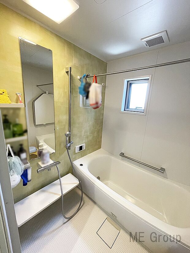 2F浴室。ゆったりと足を伸ばして入浴することができる浴室。