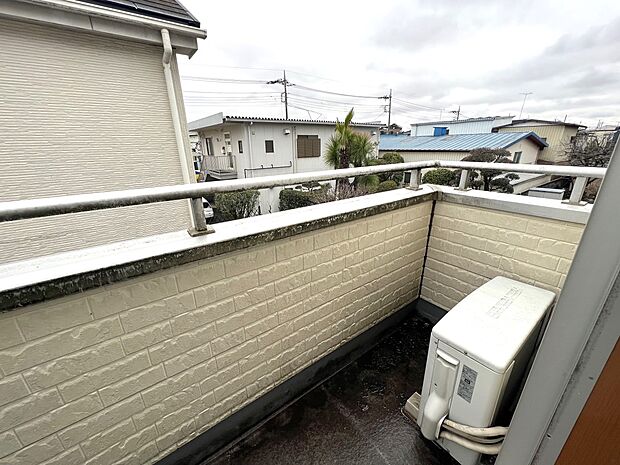 気持ちよい陽光と風を感じられそうな南向きバルコニー