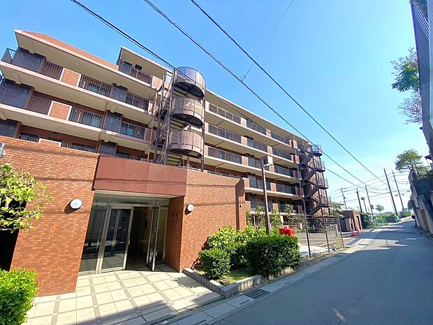 武蔵藤沢駅徒歩15分の落ち着いた住環境に佇むマンションです！