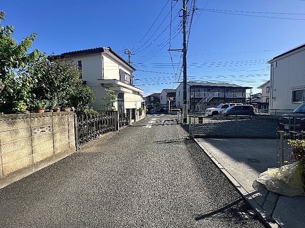 穏やかな時間が過ごせそうな閑静な住宅街に佇む住まい