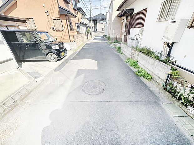 前面道路はきちんと整備されています。 