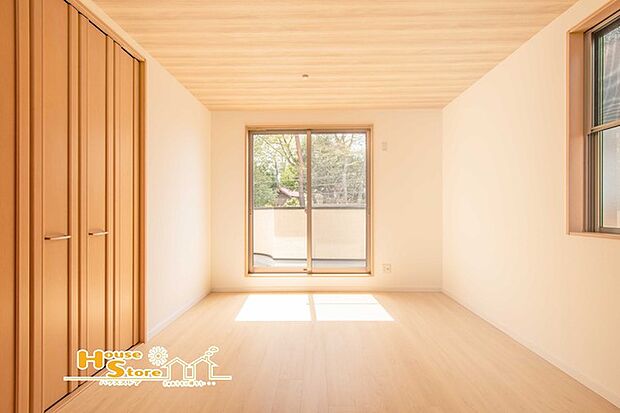 【収納豊富なマイルーム】 お部屋は採光と通風が考えられた居心地のいい空間設計♪全居室収納付きのためスッキリとしたレイアウトを考えることができます♪ 