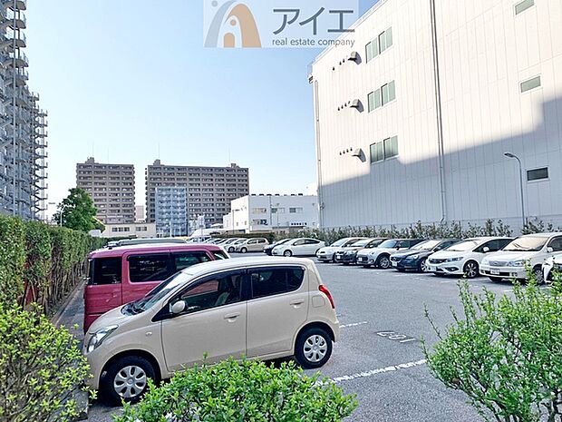 駐車場があるため車通勤の方にも安心なマンションです（要空確認）