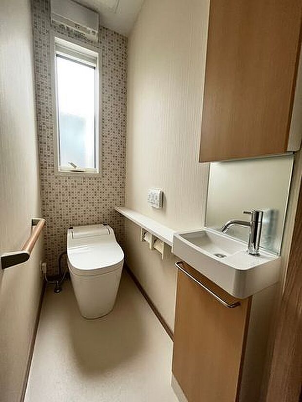洗面のあるトイレは便利でスペースを有効活用できます。手を洗うことも簡潔にでき、清潔感もアップします。