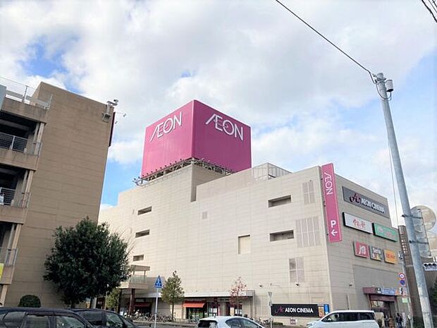 イオン大野城ショッピングセンター映画館やアパレル、飲食店などが揃うショッピングモールです。 460m