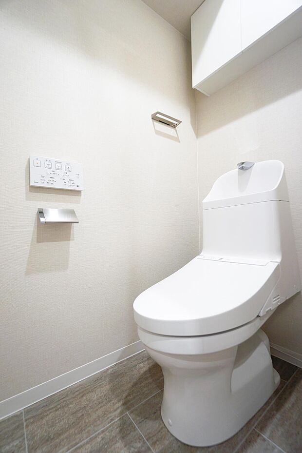 トイレは快適な温水洗浄便座付です。いつも清潔な空間であるよう配慮された造りです。