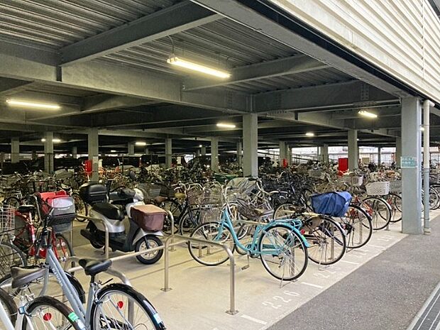 雨風を気にせず、安心して自転車をとめられる屋内駐輪場♪