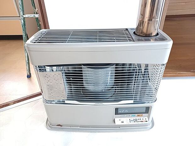 ◆煙突式ストーブ◆煙突式ストーブは燃焼効率が高く、効率的に部屋を暖かく保ちます。北海道では欠かせない存在ですよね☆