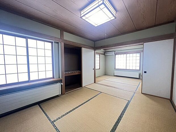 ■和室（2階北東側）■和室は、モダンな生活にも適応します。床の間や襖を取り扱ったデザインになっています。畳は柔軟性があり、家具の配置を自由に調整可能です。畳の上での生活は心地よく、リラックス効果も