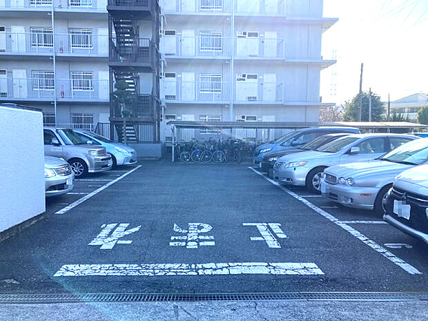 駐車場は平置きとなります