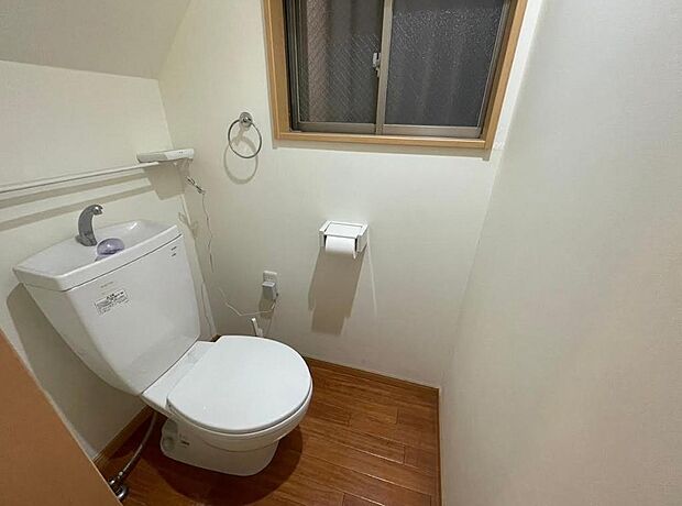 1階トイレ。二か所にトイレがあるので、移動の必要がないので便利です！