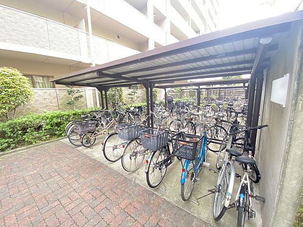 駐輪場が充実しており、自転車を利用される方も安心ですね。