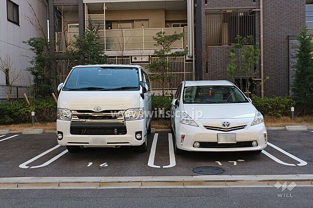 敷地内駐車場（屋外平面式）敷地内には平面駐車場が確保されています。